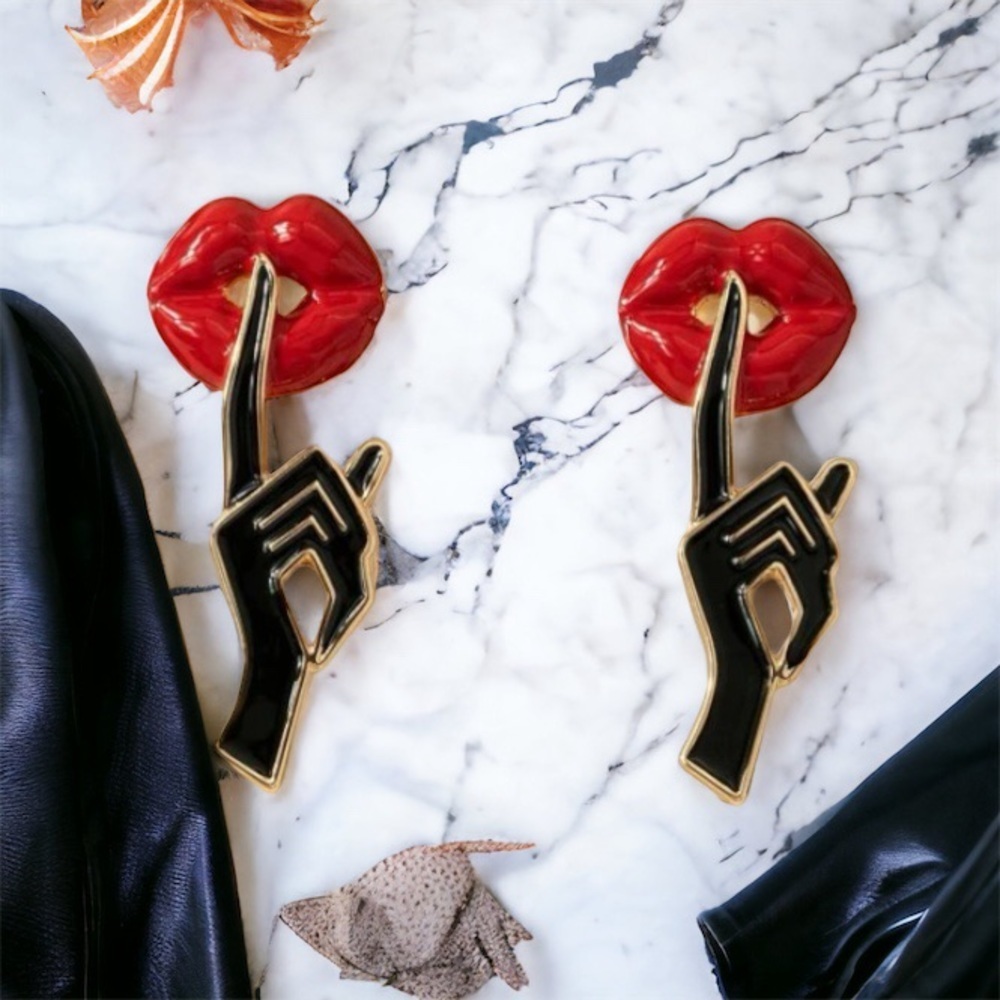 Lip & Gesture Design Earrings